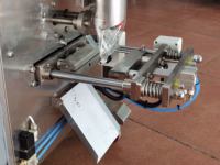 Machine d'emballage verticale de haute précision, machine de remplissage automatique de granulés, raisins secs, dattes, fruits secs, en-cas