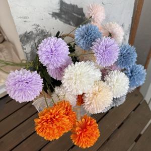 Fleurs artificielles de chrysanthème Jinxi à 4 têtes en soie pour décoration de mariage et ornement d'intérieur - Product Image 2