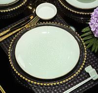 Service de table en céramique céladon de luxe avec bordure dorée, idéal pour les repas quotidiens en famille et la décoration de table pour grands banquets