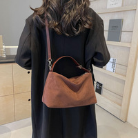 Nouveauté Sac à main en daim de luxe pour femme avec grande capacité et bandoulière souple pour le shopping