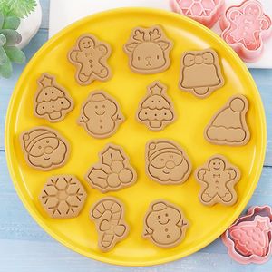 Emporte-pièces de Noël en forme de dessins animés, 12 pièces, mini homme en pain d'épices, arbre, cloche, flocon de neige, outils de pâtisserie - Product Image 2