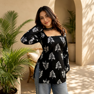 Blusa Negra para Mujer con Bordado Floral, Cuello Cuadrado, Manga Larga, Estilo Bohemio, Algodón Popelín, Corte Holgado, Primavera Verano - Product Image 1