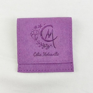 Pochette de présentation de bijoux en velours luxueux avec rabat, pochette cadeau en faux daim avec logo personnalisé pour bijoux - Product Image 5