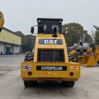 Compactadora Vibratoria de Un Solo Tambor Usada CAT CS-683E, Motor Diésel, 129KW de Potencia, 18 Toneladas, 45% de Gradabilidad, Bomba de Fuerza Excitante de 332KN