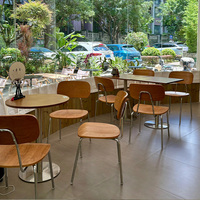 Ensembles de tables classiques vintage, tables et chaises, mobilier de restaurant élégant pour librairie et café-restaurant