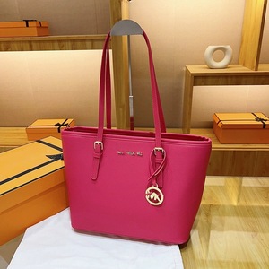 <span class=keywords><strong>Sac</strong></span> fourre-tout en cuir souple personnalisé avec logo <span class=keywords><strong>MK</strong></span>, grande capacité, design porté sous le bras, <span class=keywords><strong>sac</strong></span> <span class=keywords><strong>à</strong></span> main portable pour femme - Product Image 4