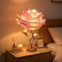 LED Rose Flower Minimalistische middentafellamp Gouden steel Romantisch nachtlampje voor slaapkamer Nachtkastje Valentijnscadeau Home Decor