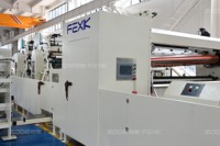 Machine à rembobiner les rouleaux de papier toilette en continu, vitesse de travail de 450 m/min, ligne de production de papier toilette