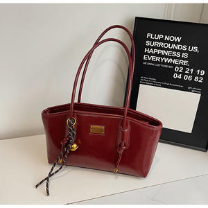 Bolso de Mano de Cuero Impermeable de Gran Capacidad al por Mayor, con Cadena Decorativa, Bolso Tote Ligero de Poliéster para Damas - Product Image 2