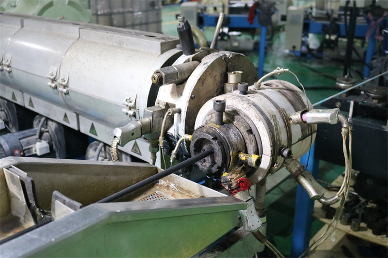 6 / 24 Core Single Mode Central Loose Tube GYTC8S Corrugated Tape For Fiber Optic Cable Outdoor