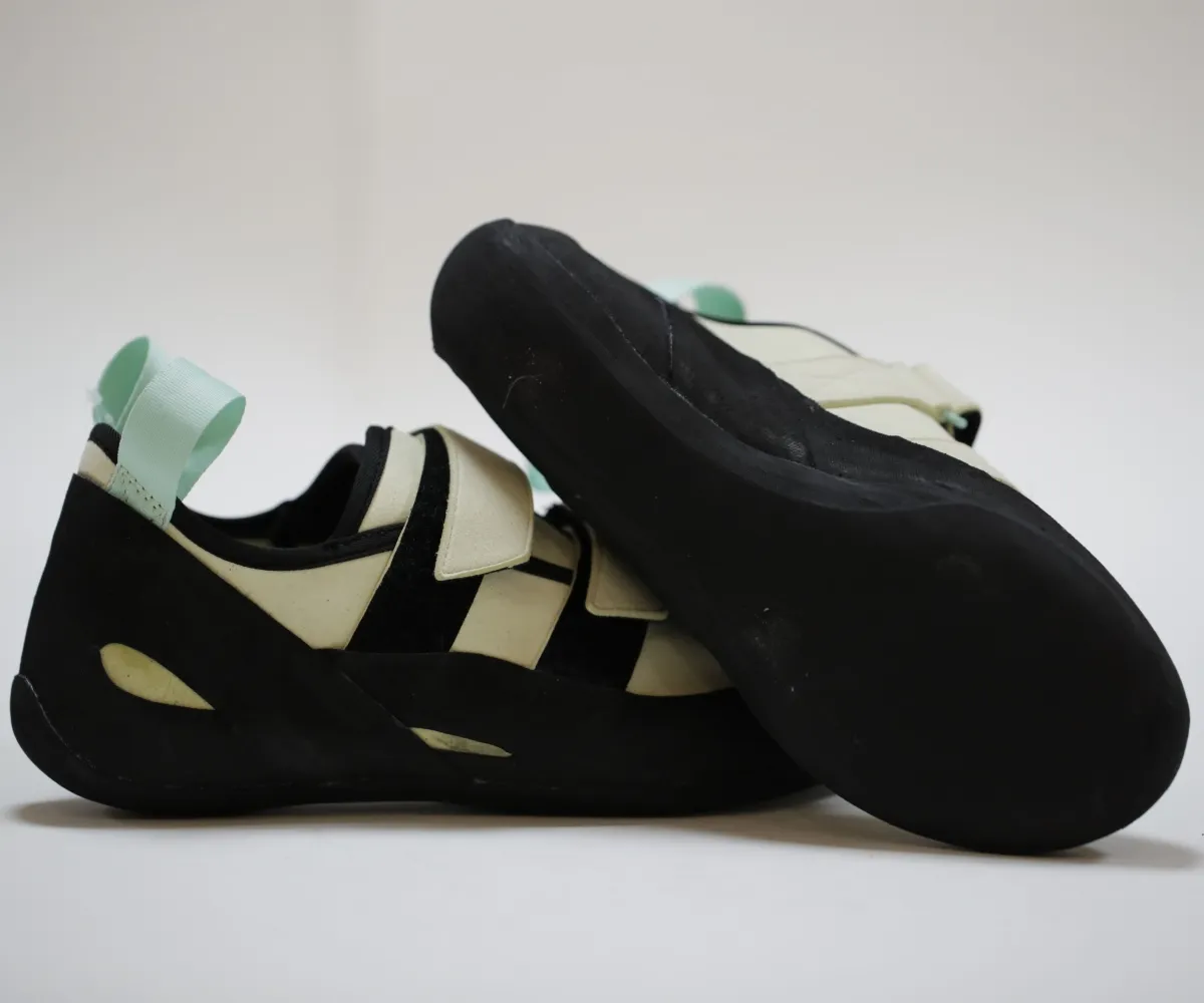 Scarpe da roccia professionali di nuova tendenza personalizzate nastro regolabile scarpe da allenamento per arrampicata su roccia antiscivolo di sicurezza all'aperto