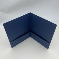 Carpeta de Presentación Ecológica de Cartulina Azul Marino Premium con Logotipo Personalizado en Lámina Plateada
