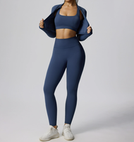 Yeni Kadın Düz Renk Kısa Dar Kesim Spor Giyim 3 Parça Takım Nefes Alabilen Esnek Fitness Kıyafeti Açık Hava Koşusu ve Yoga İçin