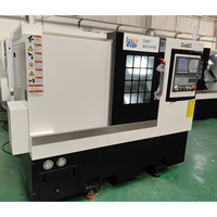 Tour à lit incliné CNC automatique [MODÈLE] 45 °   Centre d'usinage avec tourelle servo et chargeur de barres, autonome pour la production métallurgique automatisée