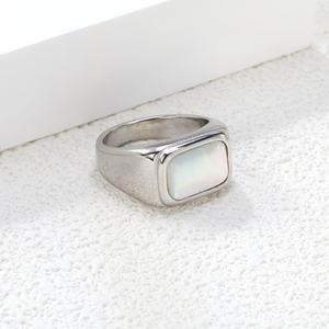 Bague carrée plaquée or 18 carats en acier inoxydable tendance avec coquillage naturel pour bagues de mariage – Vente en gros de bijoux personnalisés - Product Image 6