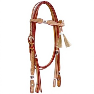 Harnais de cheval classique en cuir léger et écologique, design personnalisé, avec rênes gravées, pour l'équitation, incluant l'équipement. - Product Image 1