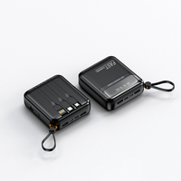 Batterie externe portable 10000 mAh avec quatre câbles et grande capacité pour une charge rapide, idéale pour les voyages