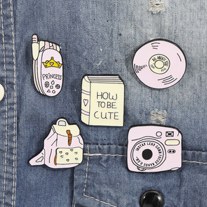 Europe et États-Unis Nouveau Cartoon rose <span class=keywords><strong>Cartable</strong></span> Téléphone Radio CD Broche Creative All-match Badge - Product Image 3