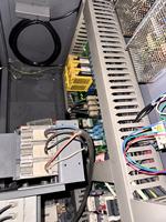 Centre d'usinage vertical CNC YCM FV85 d'occasion, contrôleur Fanuc BT40, robuste, réservoir d'eau de 200 L, origine Taïwan, outil de bonne qualité