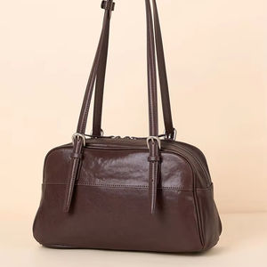 กระเป๋าหนังแท้คุณภาพสูงทรงโบว์ลิ่งสำหรับผู้หญิง ตกแต่งคริสตัล พร้อมซับในโพลีเอสเตอร์และซิปปิด - Product Image 1