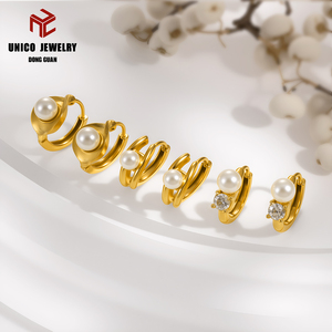 Boucles d'oreilles en perles pour femmes, en acier inoxydable, plaqué or 18 carats PVD, bijoux vintage, boucles d'oreilles huggie en perles et acier inoxydable - Product Image 2