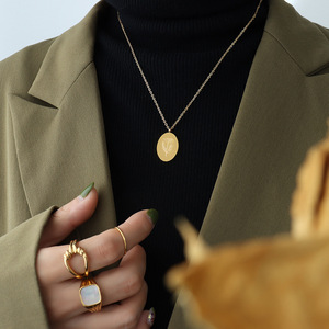 Collier avec pendentif <span class=keywords><strong>en</strong></span> forme de fleur sculptée, <span class=keywords><strong>en</strong></span> acier inoxydable, étanche, plaqué or 18K PVD, nouveau design de bijoux - Product Image 4