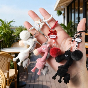 3Dぬいぐるみ動物おもちゃ、ポンポンボールチャーム付きフロッキーキーホルダー、フロッキング生地の漫画風馬のふわふわキーリング、子供向け新年プレゼント - Product Image 6