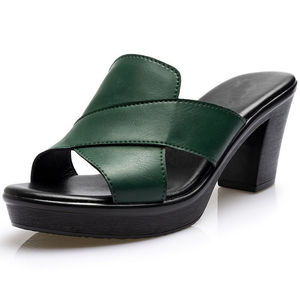 Sandales et <span class=keywords><strong>pantoufles</strong></span> pour femmes, tendance 2024, vente en gros, grande taille, nouvelles, talons hauts épais, imperméables, chaussures décontractées pour femmes - Product Image 1