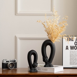 Ornements d'art en céramique abstraite blanche minimaliste moderne Décoration de maison haut de gamme; <span class=keywords><strong>Pot</strong></span> de fleur en porcelaine pour usage de bureau intérieur Art déco - Product Image 1