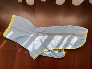 Les grands chiens de compagnie n'affectent pas la sécurité de la marche. Bandes réfléchissantes, imperméables de saison, vêtements imperméables - Product Image 5