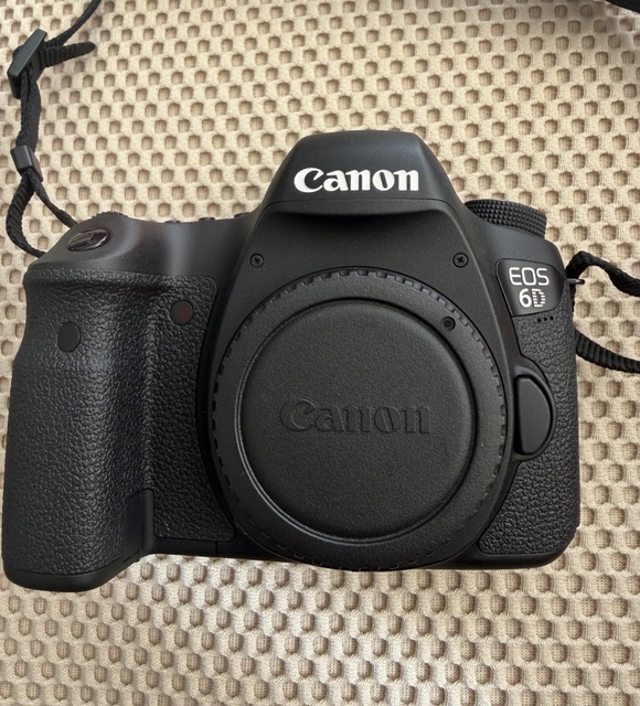 Best Selling Canons 6D Full Frame Digital SLR Camera CMOS sensor and 5+image processor