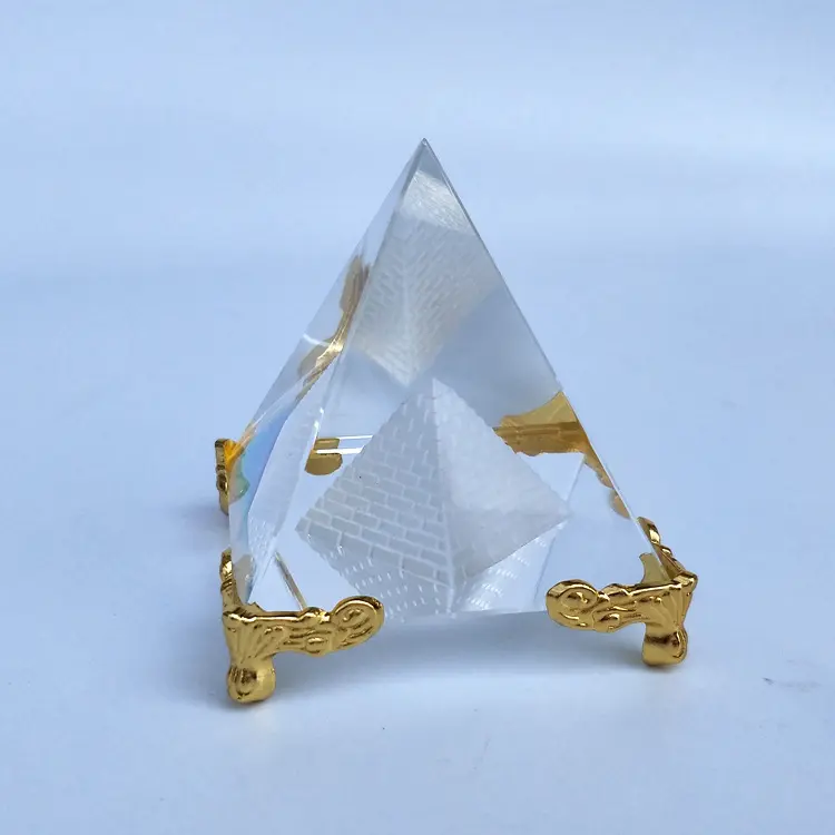 Pirâmide cristal de pedra chakra, atacado charmoso, mão, esculpido, tipos diferentes de cristais