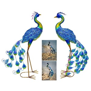 Statua Decorativa da Giardino a Forma di Pavone in Resina e Metallo per Esterni - Product Image 1