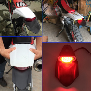 Feu arrière LED compact 4-en-1 KS22-010-INT-S (feu arrière/stop/clignotant/<span class=keywords><strong>plaque</strong></span> d'<span class=keywords><strong>immatriculation</strong></span>) 12V pour moto, scooter, VTT - Product Image 1