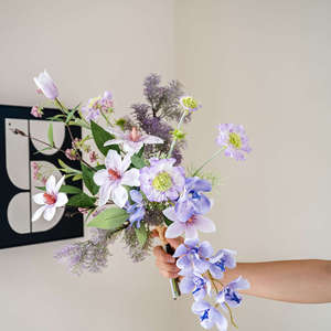 Bouquet de fleurs artificielles en PU Iris de luxe léger fait à la main pour le salon et la table à manger Décoration de la maison - Product Image 4