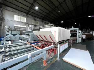 Tablero de madera contrachapada de <span class=keywords><strong>pizarra</strong></span> laminada de <span class=keywords><strong>melamina</strong></span> de 16mm de China Guangdong 1220x2440mm para madera contrachapada de caja de madera de altavoz vacío - Product Image 5