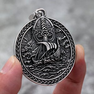 Collar con Colgante Nórdico Retro de Acero Inoxidable para Hombre, Medalla Vikinga Náutica de Doble Cara, Joyería de Regalo, Accesorio de Moda - Product Image 4