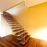 Nouvelle arrivée, escalier flottant en bois massif au design moderne avec garde-corps en verre pour villa de luxe ou appartement, escalier droit intérieur
