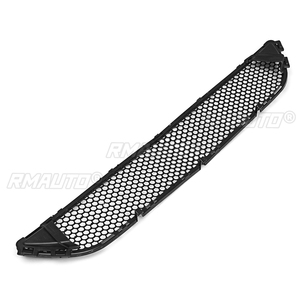 กระจังหน้าสีดำเงาแบบเรซซิ่ง สำหรับ Mercedes-Benz C-Class AMG W204 ปี 2008-2014 - Product Image 2