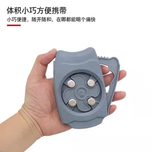 Abrelatas compacto para abrir fácilmente, utensilio de cocina portátil con cuatro ruedas, colores gris, rojo y verde - Product Image 5