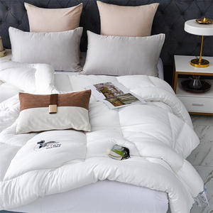 Couette en fibres à dix trous 203x229cm, en polyester et coton moelleux, pour la maison, utilisable en toutes saisons - Product Image 2