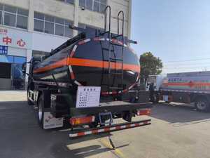 <span class=keywords><strong>Camion</strong></span>-<span class=keywords><strong>citerne</strong></span> à carburant diesel Sinotruk 4x2 pour le transport de produits chimiques, transmission manuelle, matériau en acier, neuf, en vente - Product Image 4