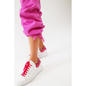 Pantalon cargo avec extrémités à franges en fuchsia - Product Image 2