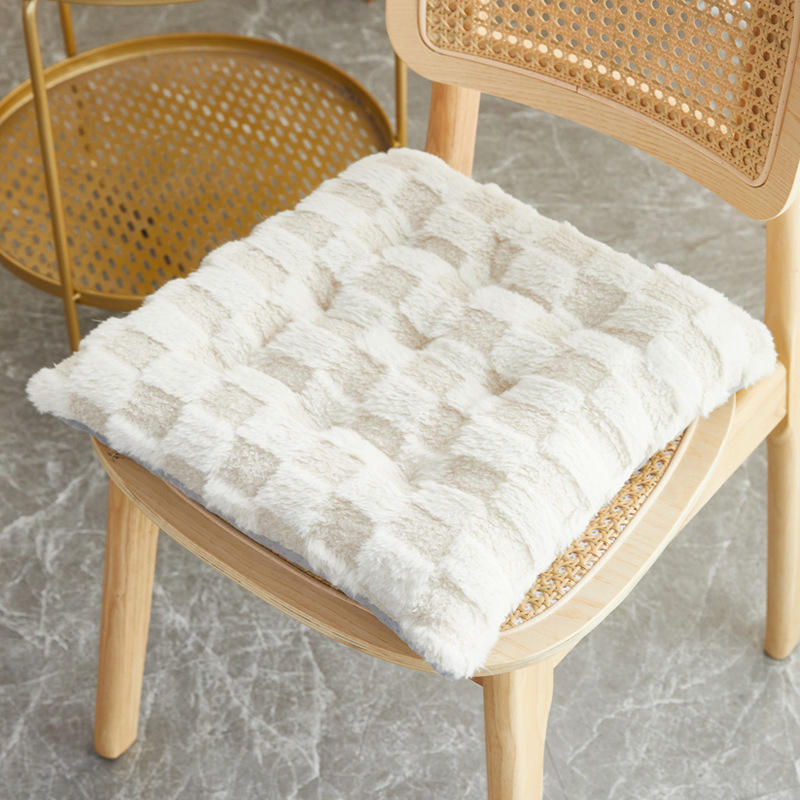 พื้นรองเท้ากันลื่นขนกระต่ายเทียมสีขาวน้ำนม