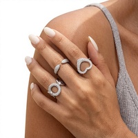 Ensemble de bagues en acier inoxydable plaqué or sous vide, style Instagram européen et américain, avec diamants incrustés, en forme de croissant et de cœur creux
