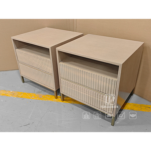 Table de chevet vintage populaire en bois brun clair avec 2 tiroirs pour chambre à coucher - Product Image 5