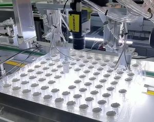 Le <span class=keywords><strong>robot</strong></span> collaboratif AUBO I10 et les travailleurs réalisent une coopération humain-machine pour réaliser une série de travaux et de tâches d'assemblage - Product Image 2