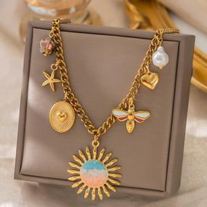 Collier à pendentif couronne en acier inoxydable 18k Pvd plaqué or non terni Collier à breloques fleur de coeur noeud pour femme - Product Image 1
