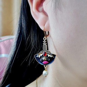 Orecchini con fiori viola per donna, stile botanico, accessori per l'orecchio da indossare tutti i giorni - Product Image 4