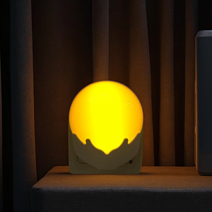 Lampada Notturna LED Guangli W114 Mini Luna in Mano con Interruttore, Decorazione da Parete per Camerette dei Bambini - Product Image 1